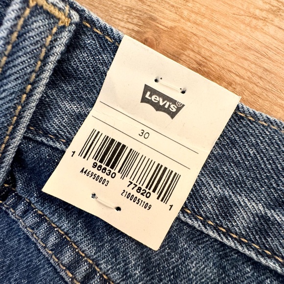 Levi’s 80s Mom Denim Shorts NWT You Sure Can - Medium Wash - Picture 6 of 7